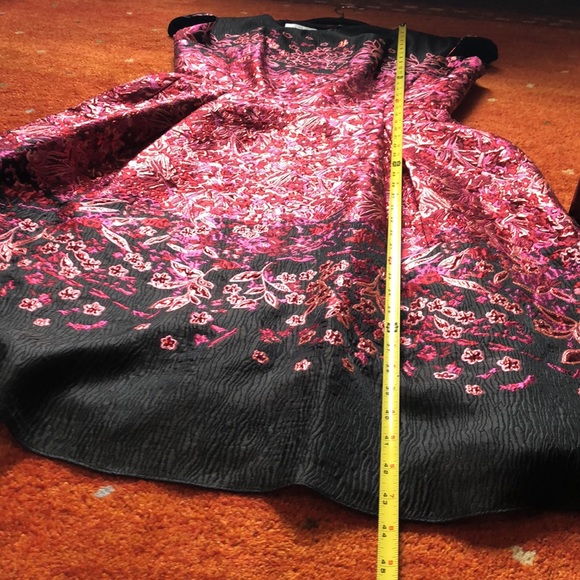 This dress is so pretty you really need to see it in person! Worn once, size 8 - Picture 9 of 9